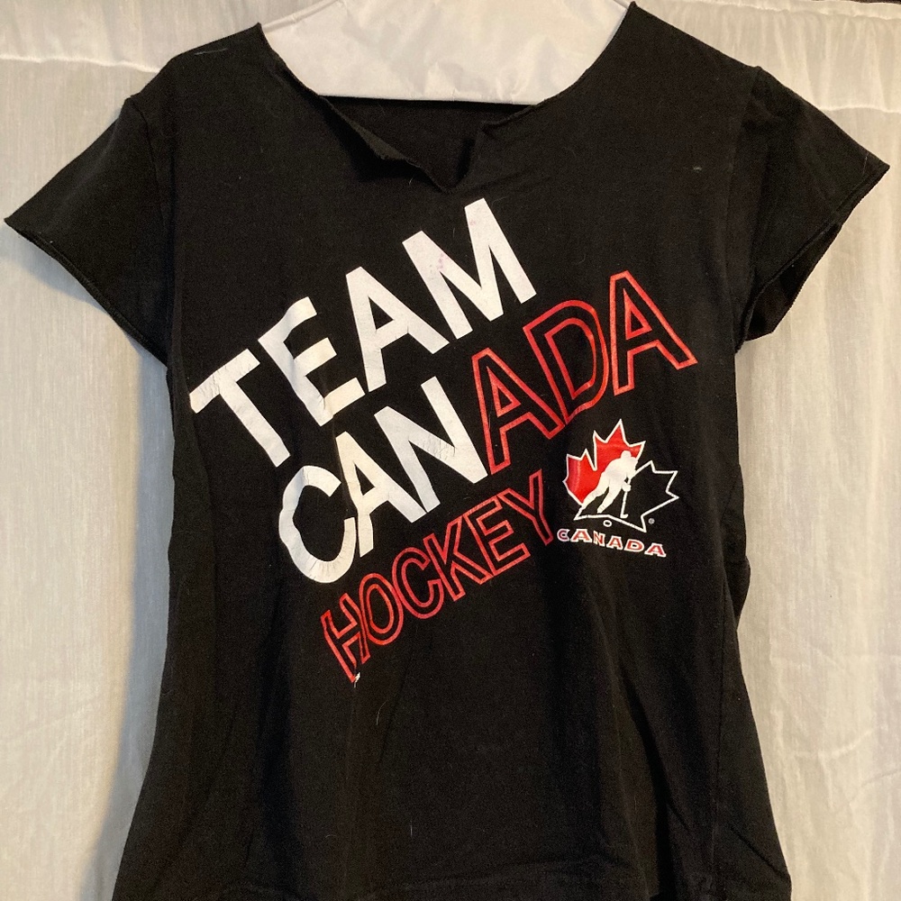 TEAM CANADA HOCKEY Women's t-shirt